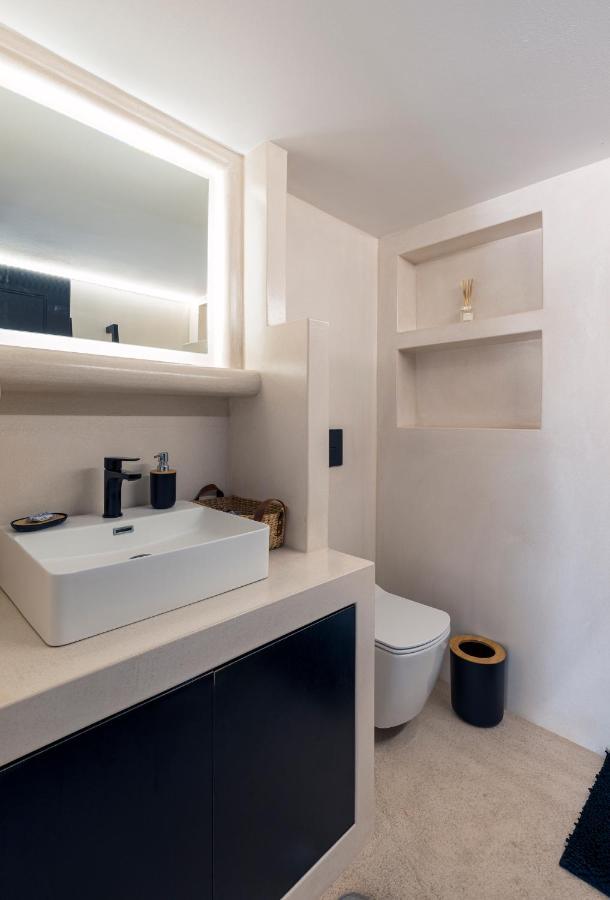 Black And White Apartment Pollonia Exterior photo