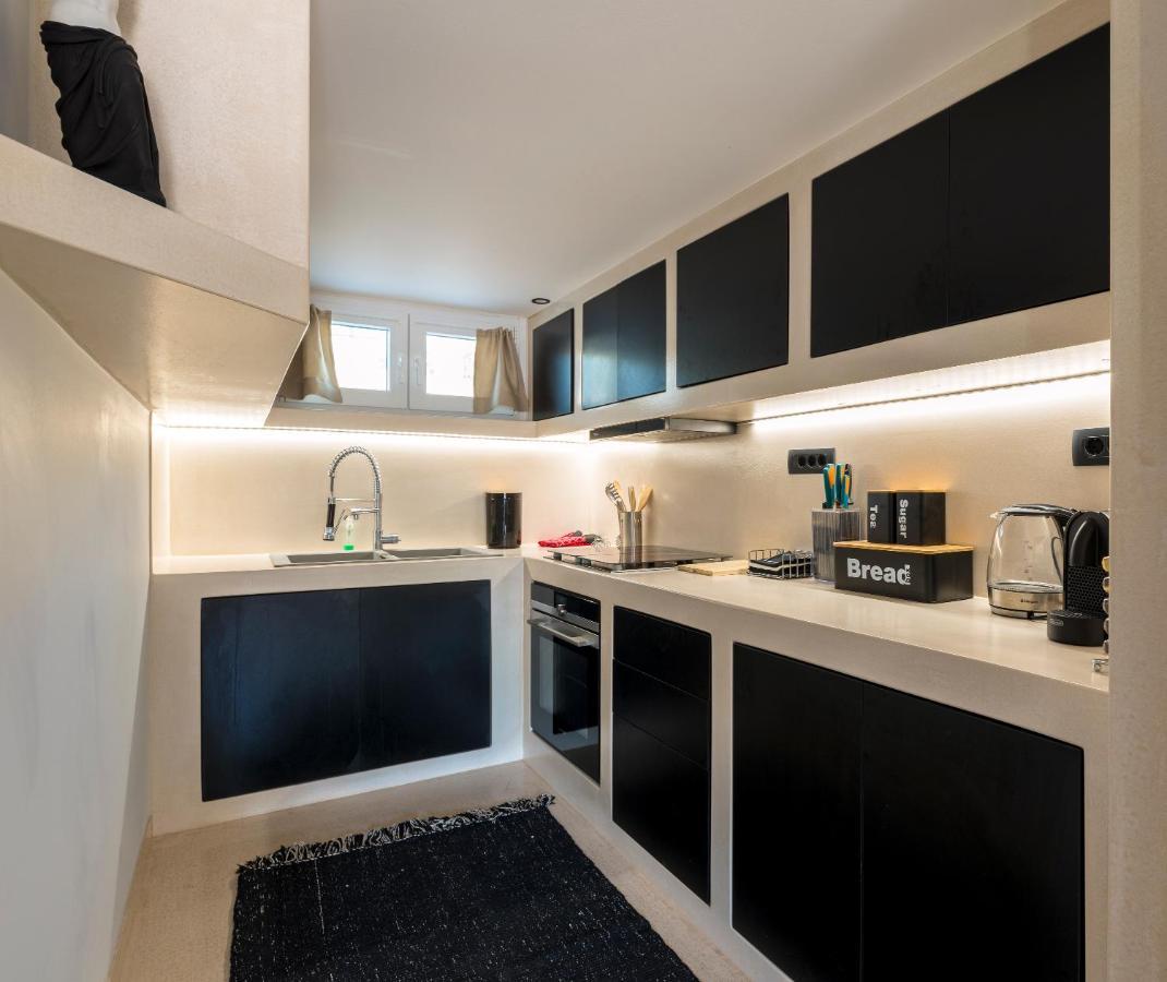 Black And White Apartment Pollonia Exterior photo